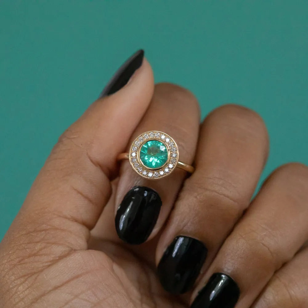 0.94ct Round Neon Green Emerald With Bezel Set Diamond Halo In 18k Yellow Gold