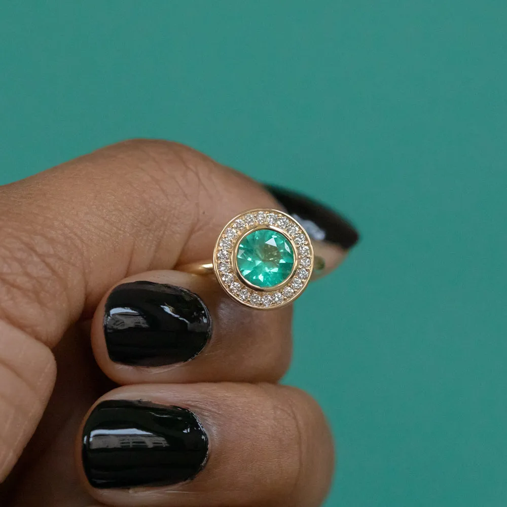 0.94ct Round Neon Green Emerald With Bezel Set Diamond Halo In 18k Yellow Gold