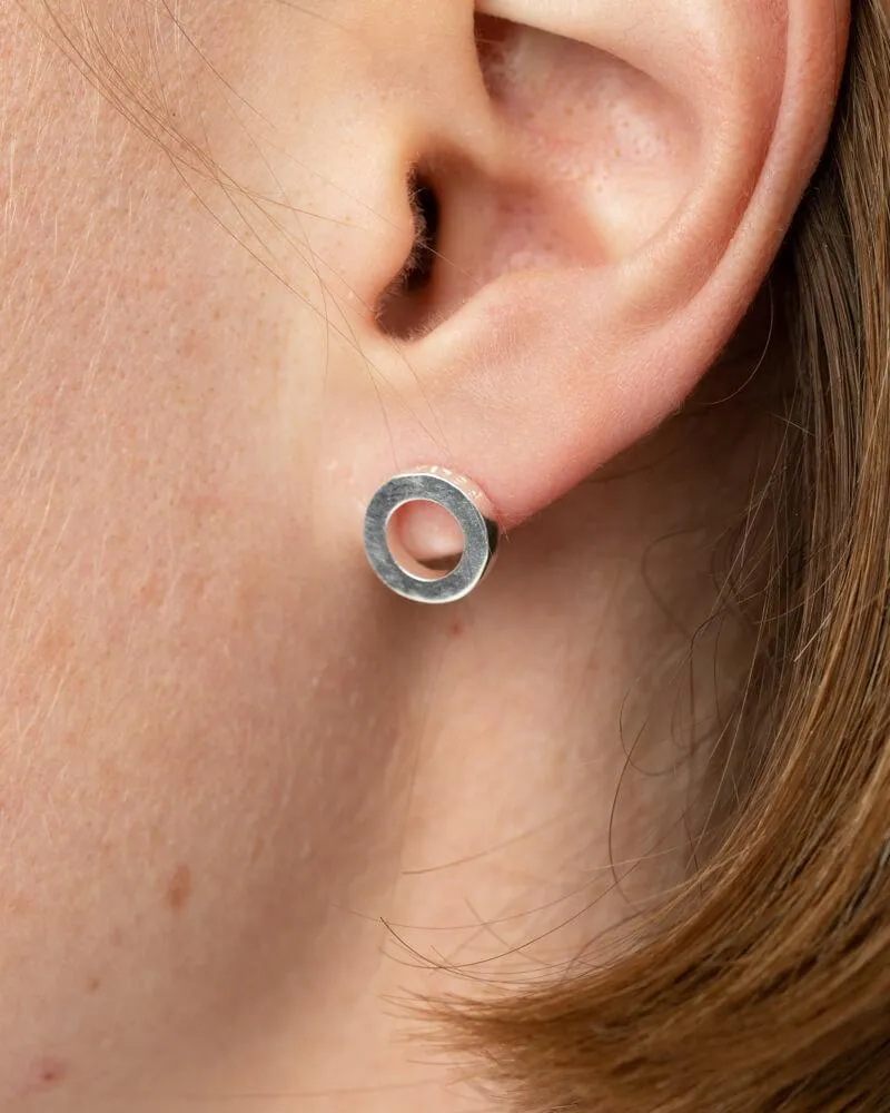 E 636 - Small Circle Studs