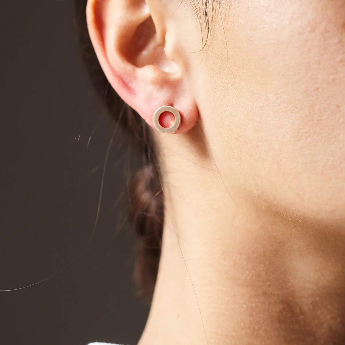 E 636 - Small Circle Studs