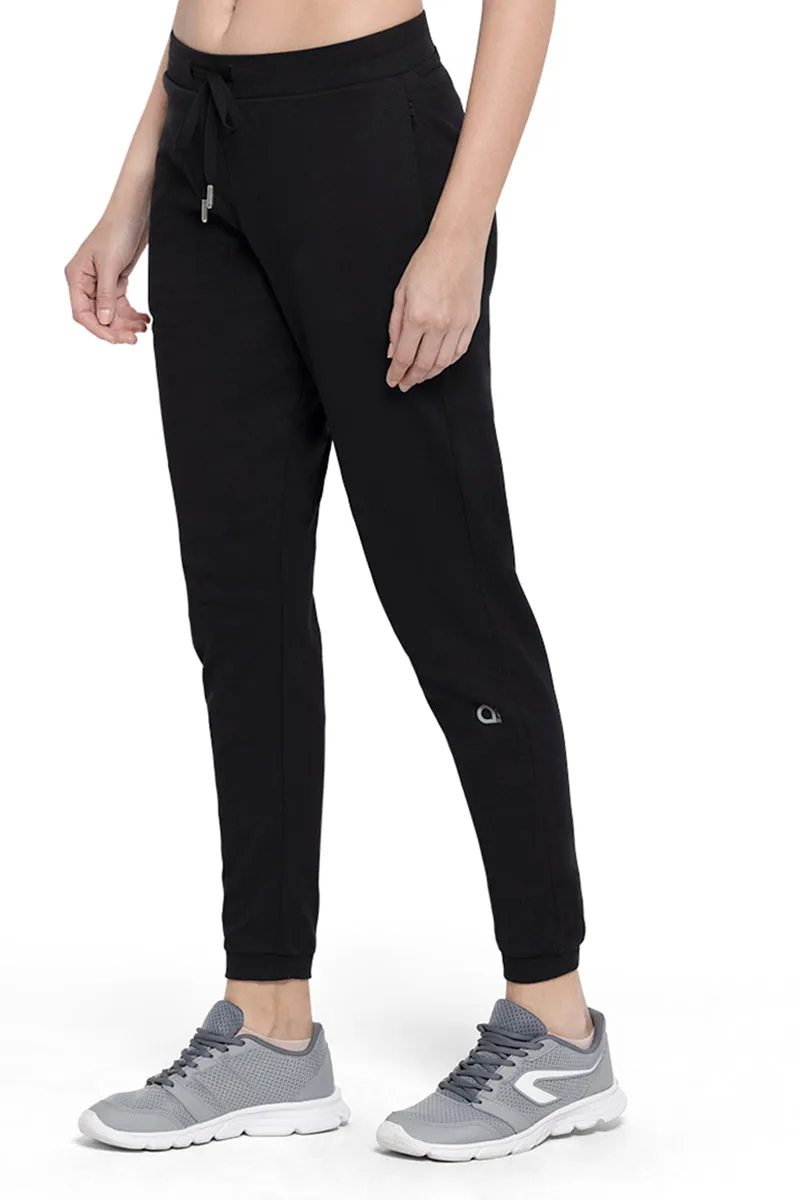 Essential Joggers - Black