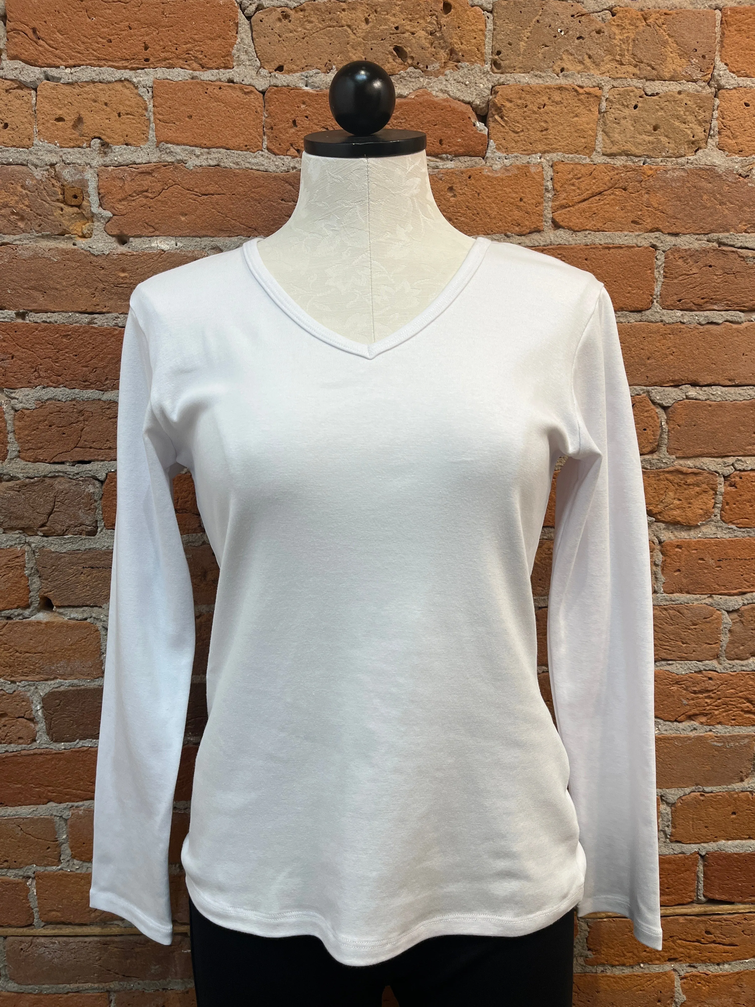 Necessitees t-shirt, v-neck long-sleeve