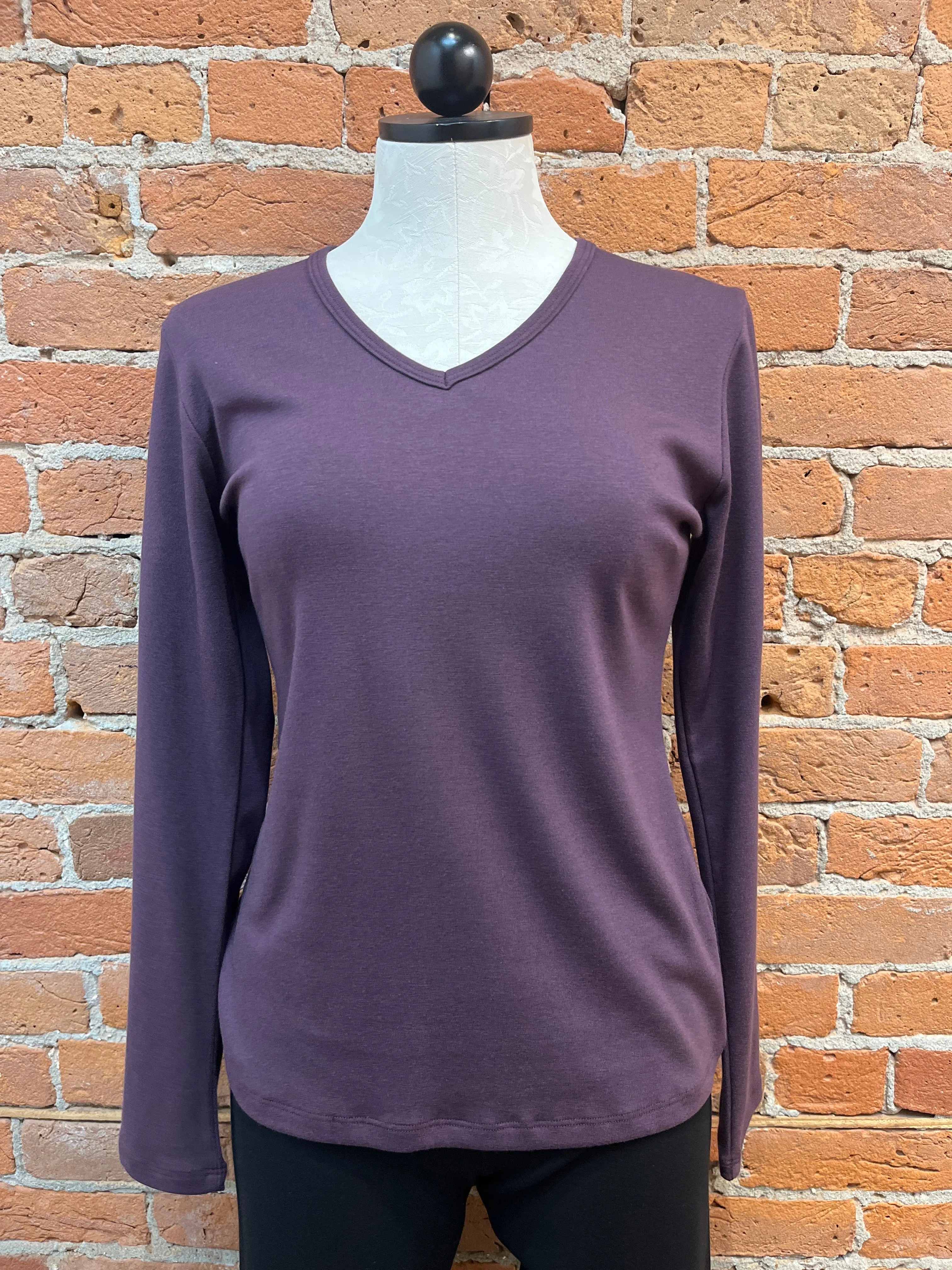 Necessitees t-shirt, v-neck long-sleeve