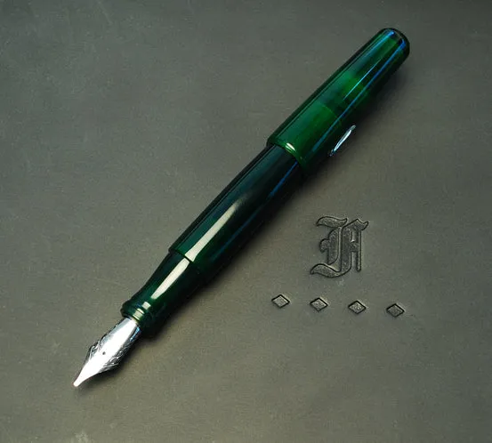 pocket 66 Fountain Pen - Solid Emerald