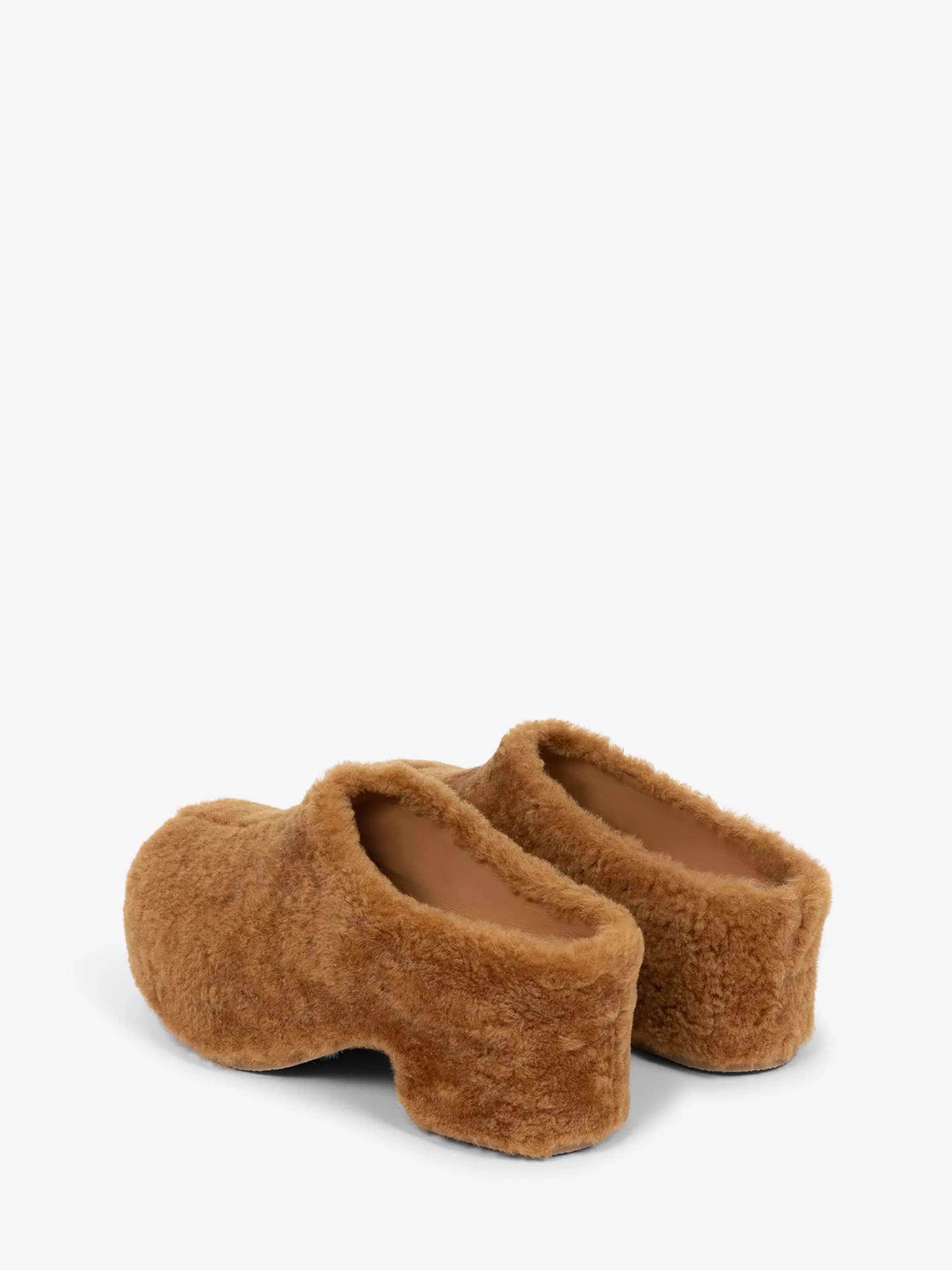 Shearling clogs