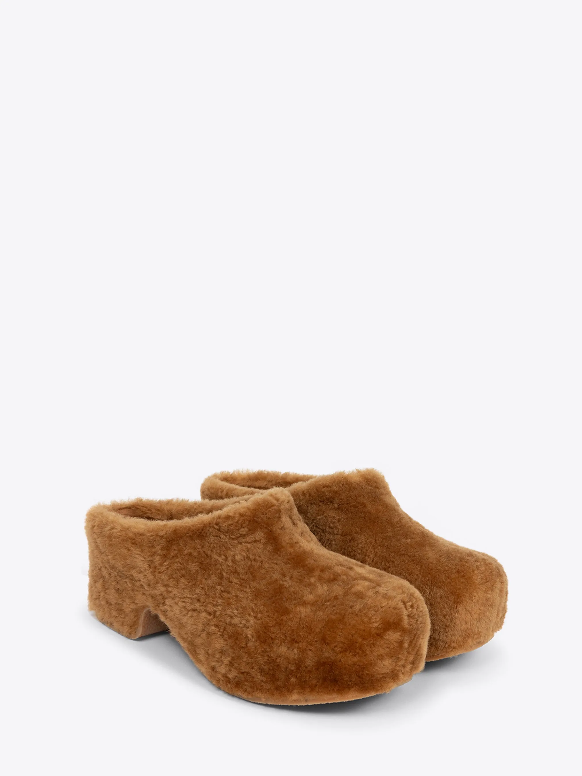 Shearling clogs