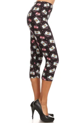 Women's Plus Colorful Camera with Hearts Printed Cropped Capri Leggings