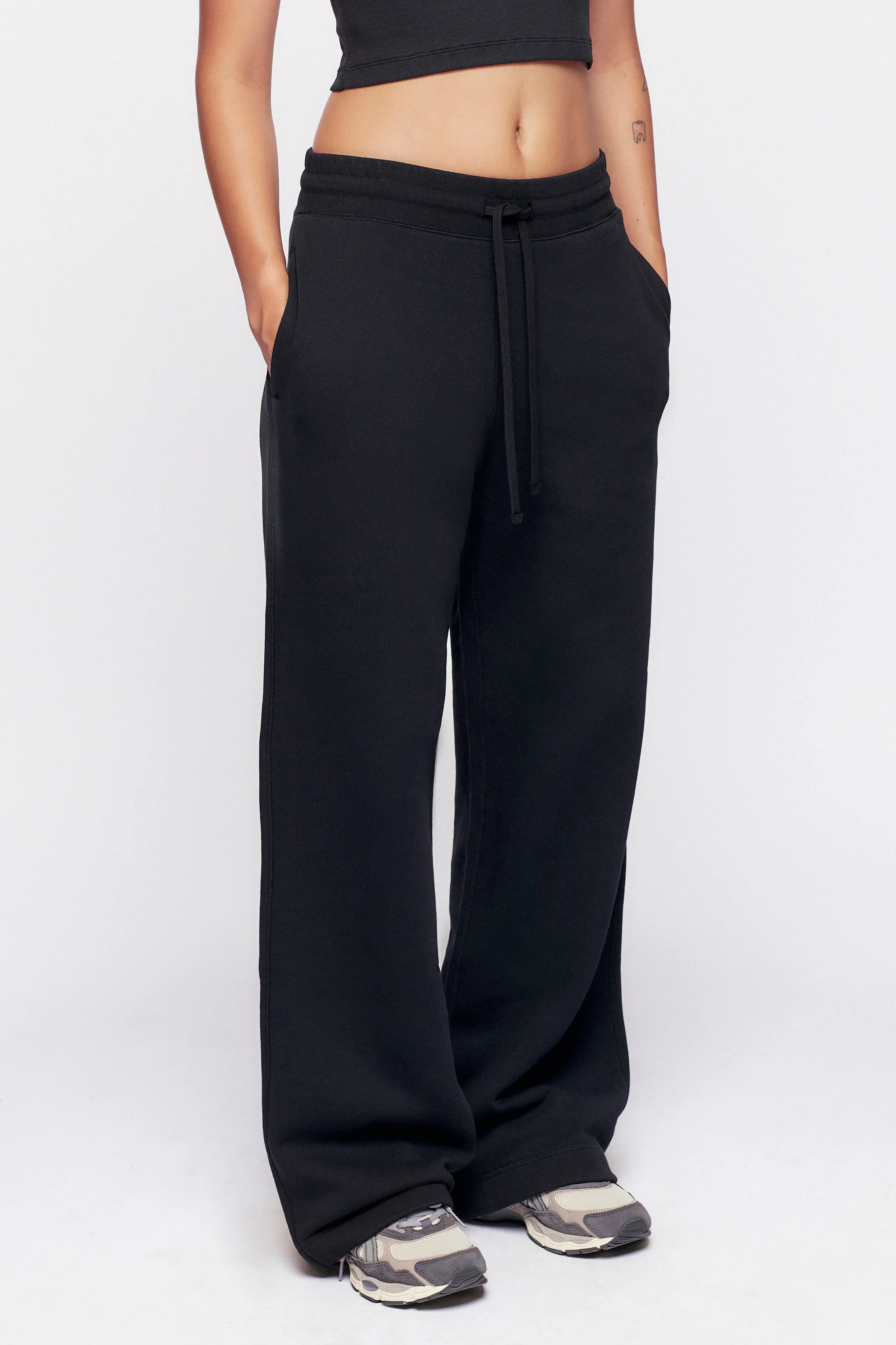 Women's Wide Leg Sweatpant in Black