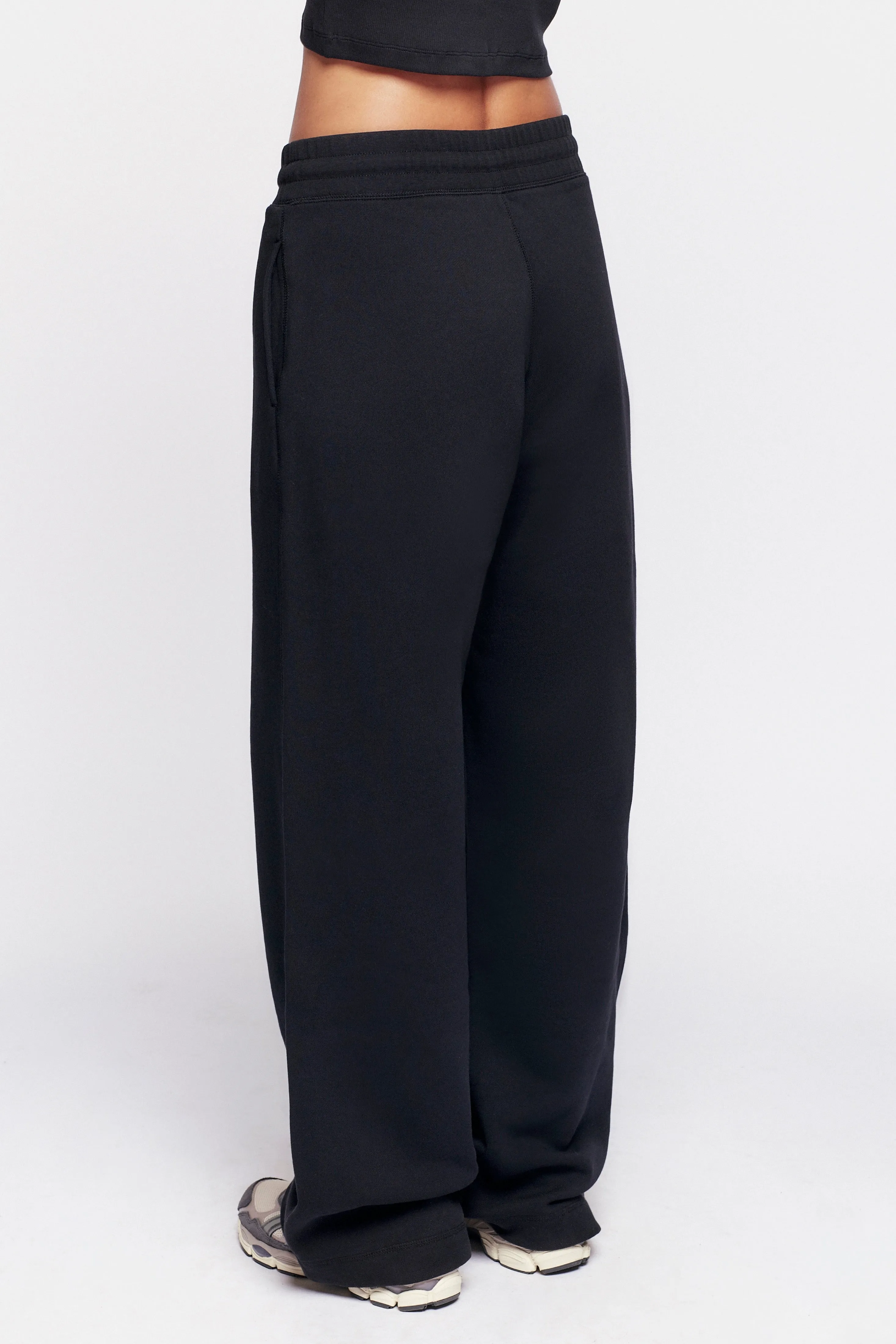 Women's Wide Leg Sweatpant in Black